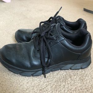 Non-skid work shoes